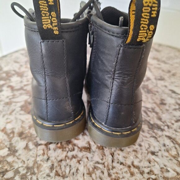 Dr. Martens boots size 8 - Picture 3 of 10